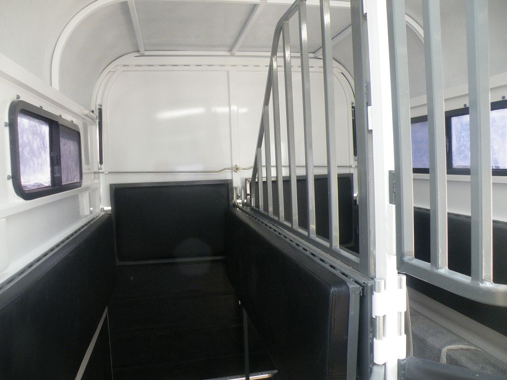 عوامة حصان من النوع الفاخر تتسع لحصانين