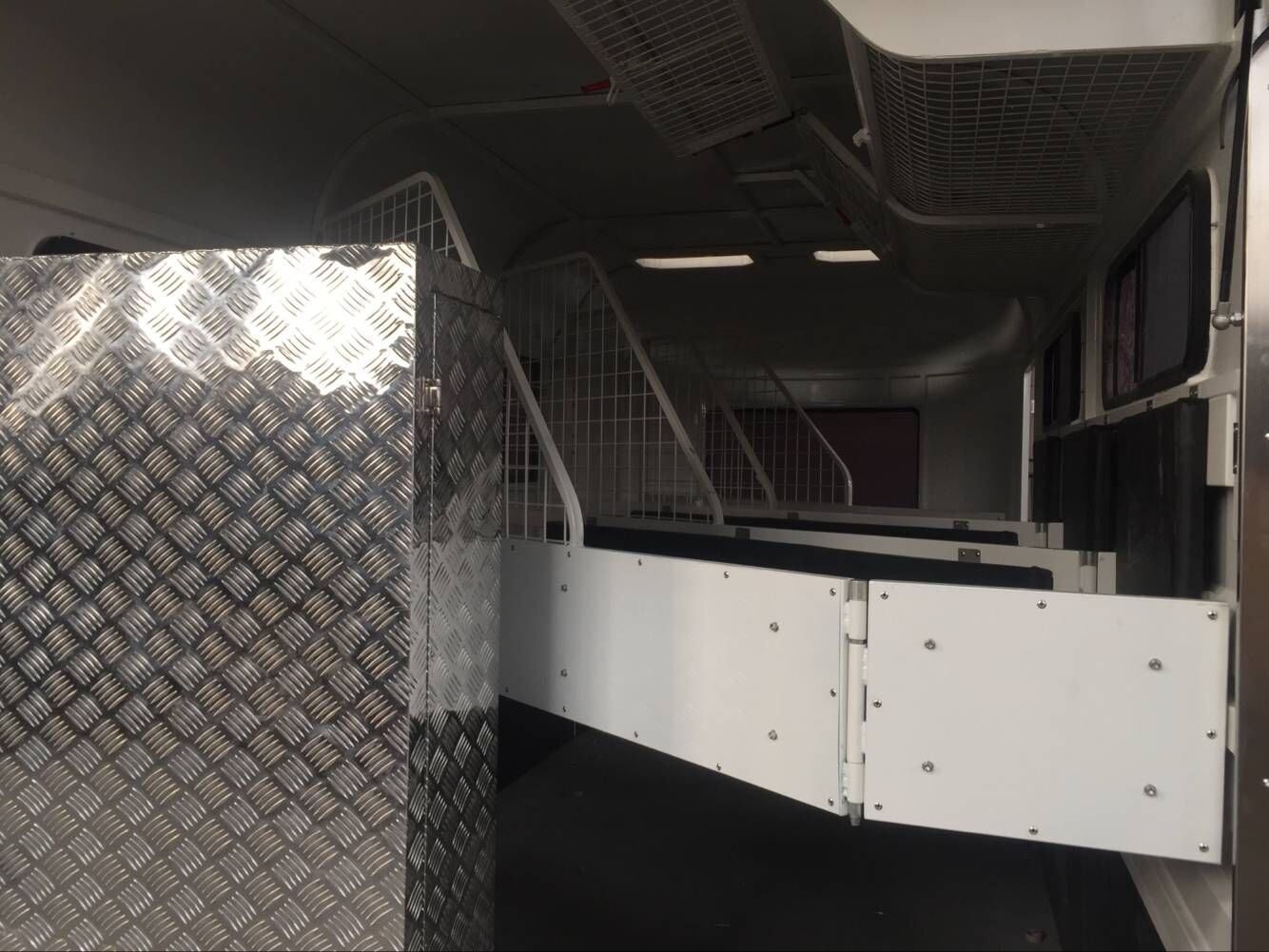 عوامة حصان ذات تحميل زاوية لـ 3 خيول