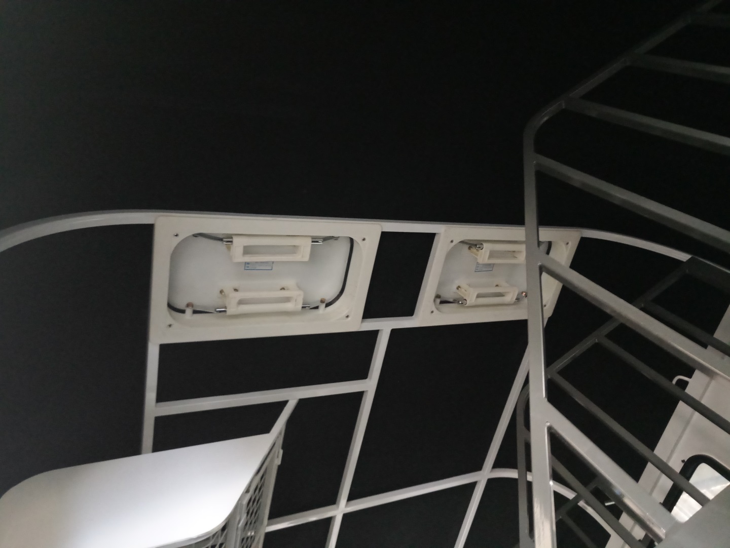 عوامة حصان من النوع القياسي تتسع لحصانين