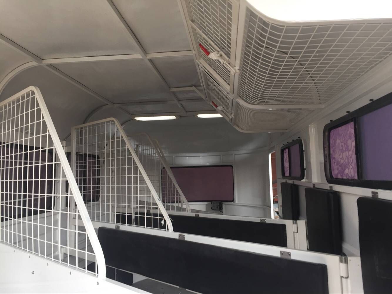 عوامة حصان ذات تحميل زاوية لـ 3 خيول