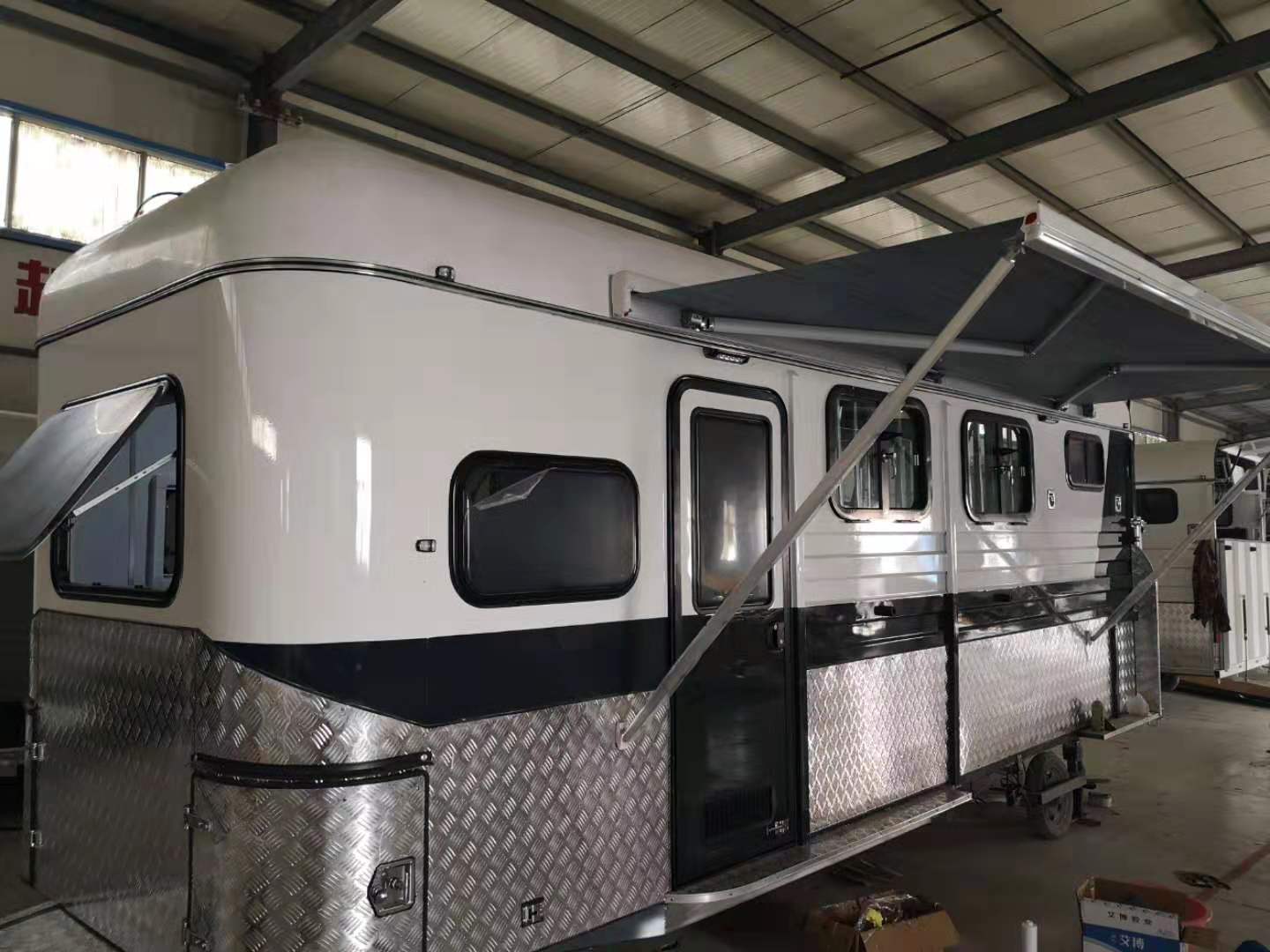 عوامة الحصان المخصصة