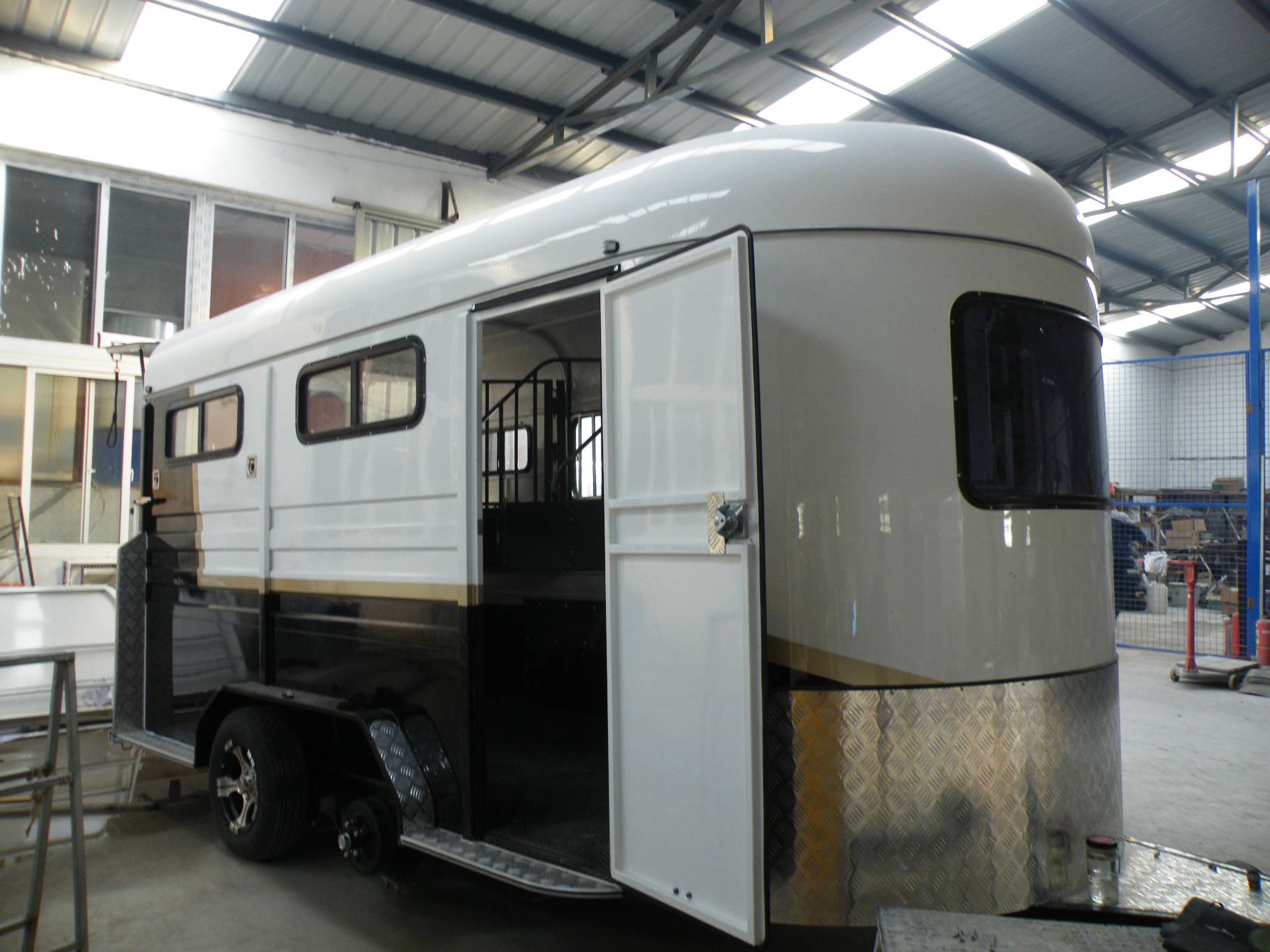 عوامة تحميل زاوية مطولة لحصانين