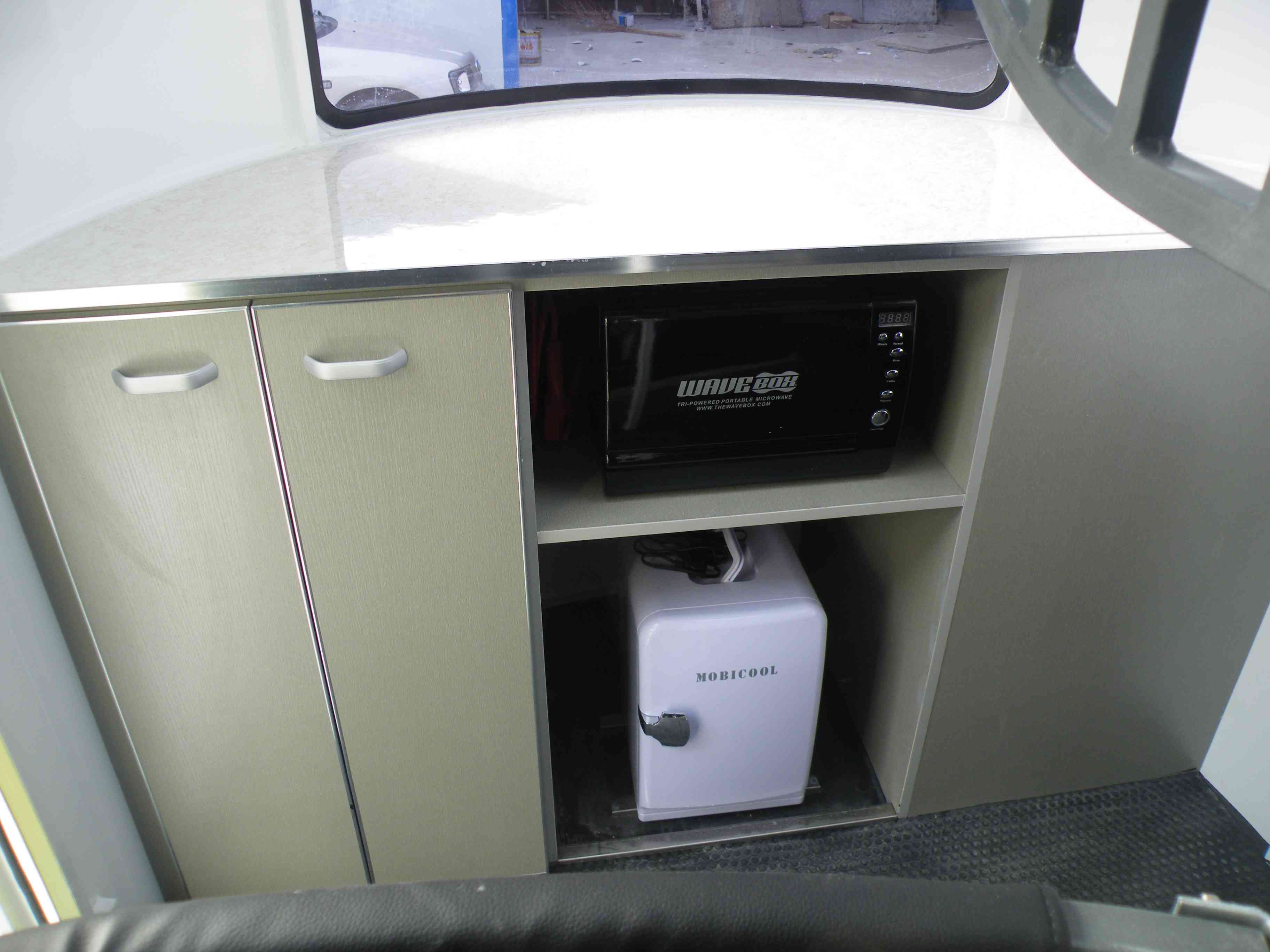 عوامة حصان من النوع الفاخر تتسع لحصانين