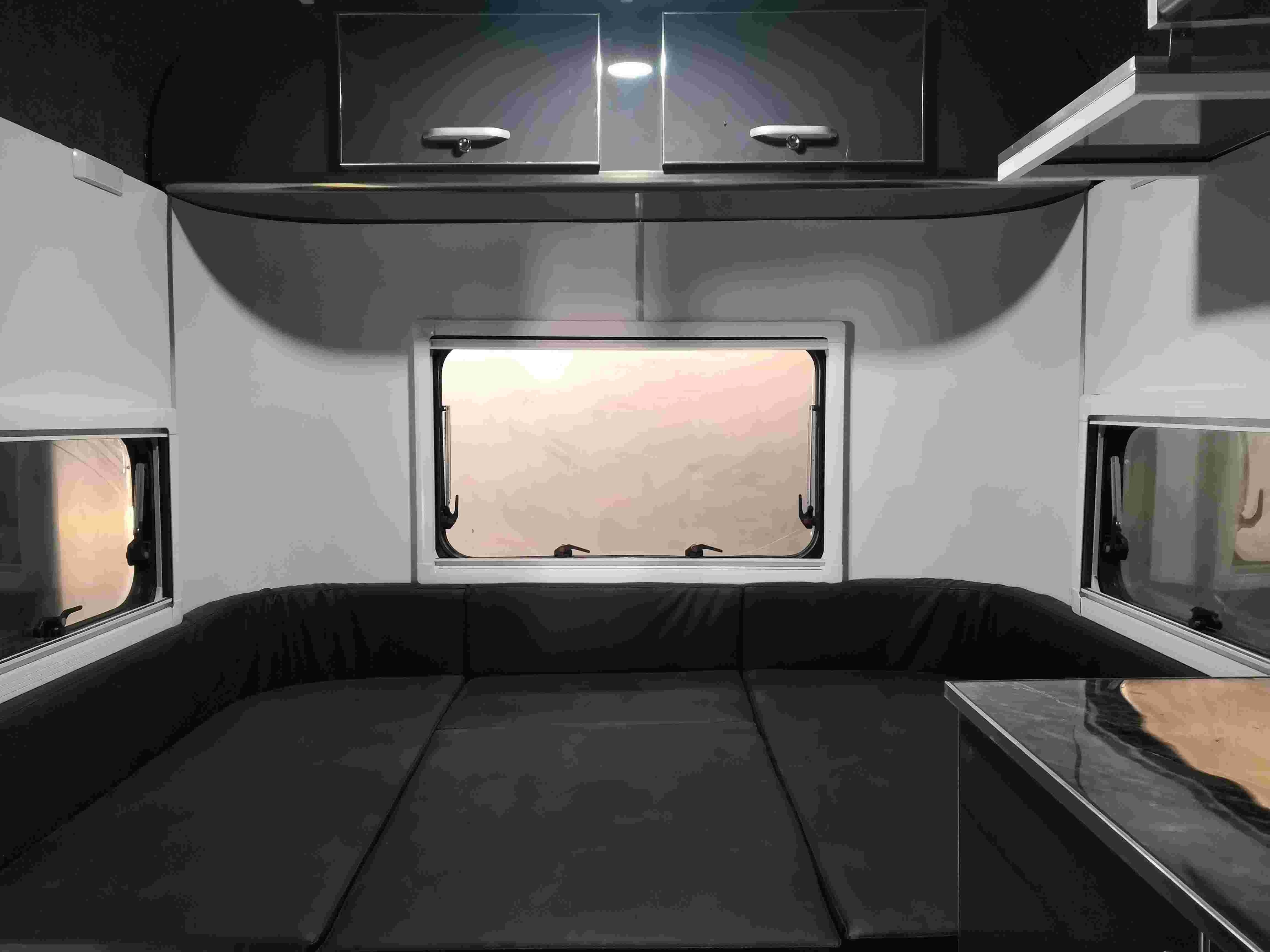 عوامة الحصان المخصصة