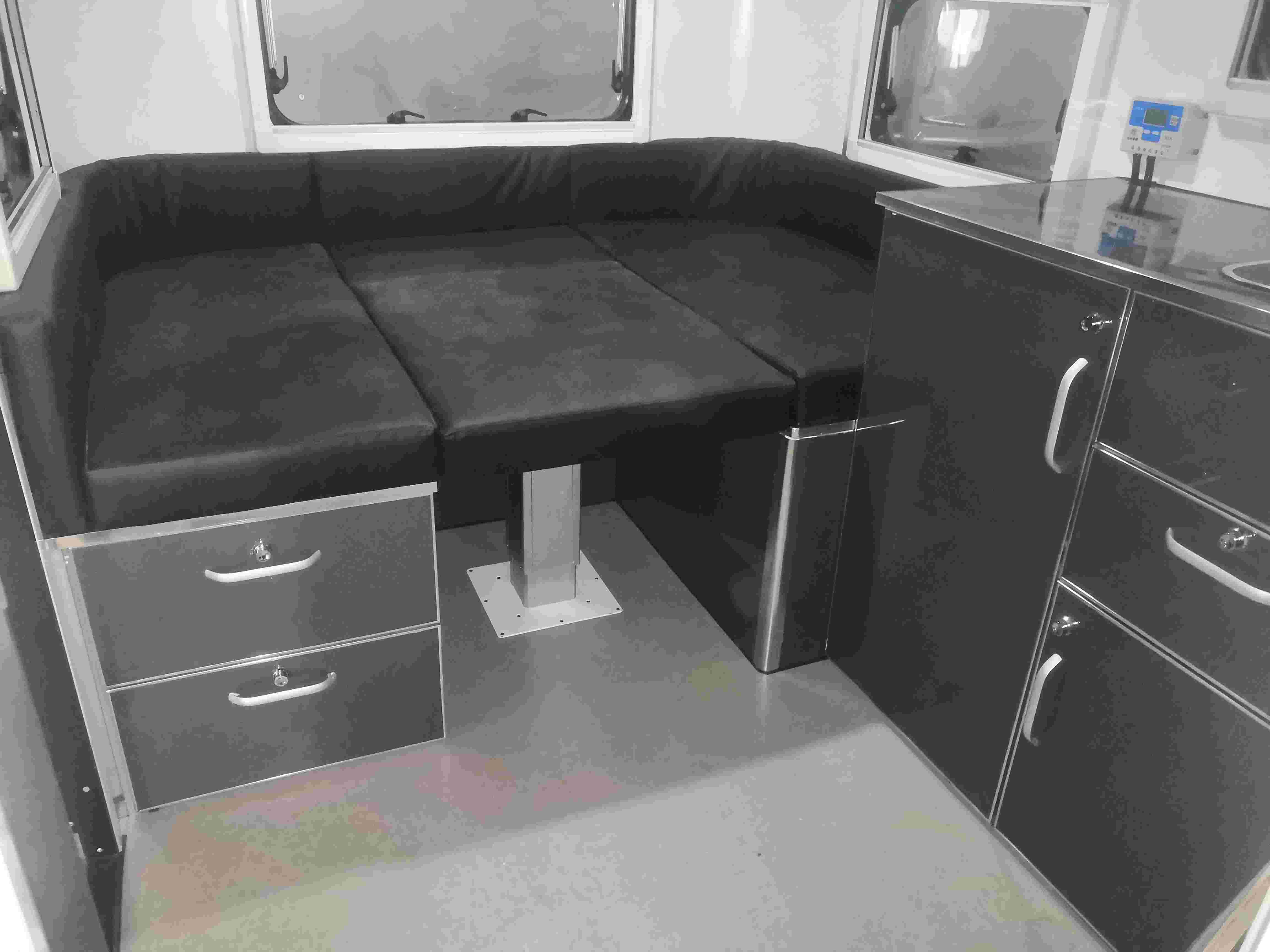 عوامة الحصان المخصصة