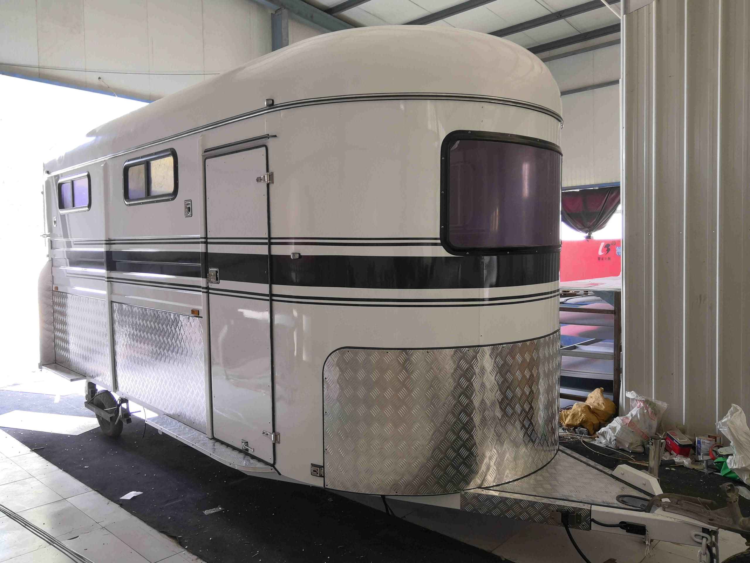 عوامة الحصان المخصصة