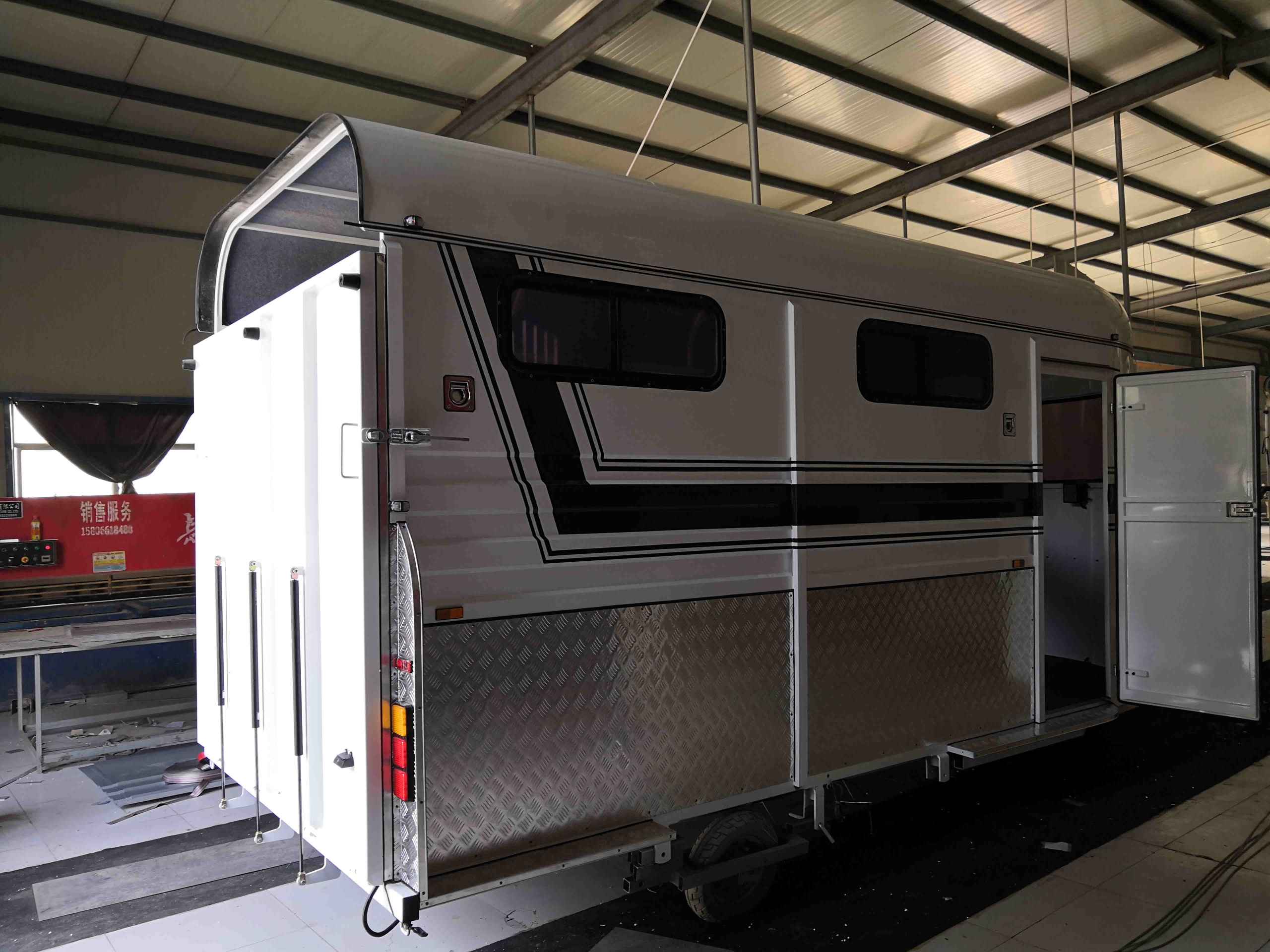 عوامة الحصان المخصصة