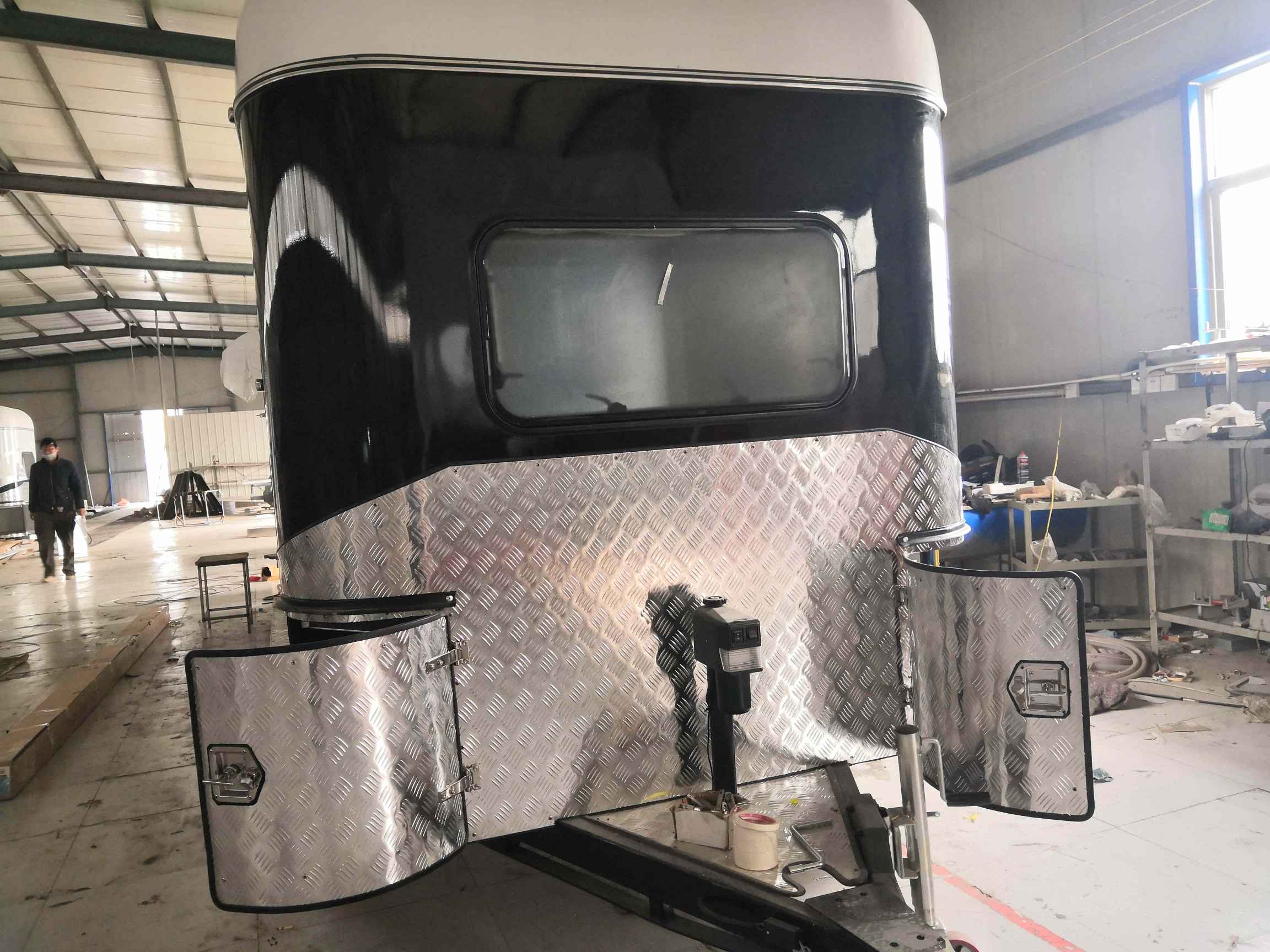 عوامة الحصان المخصصة