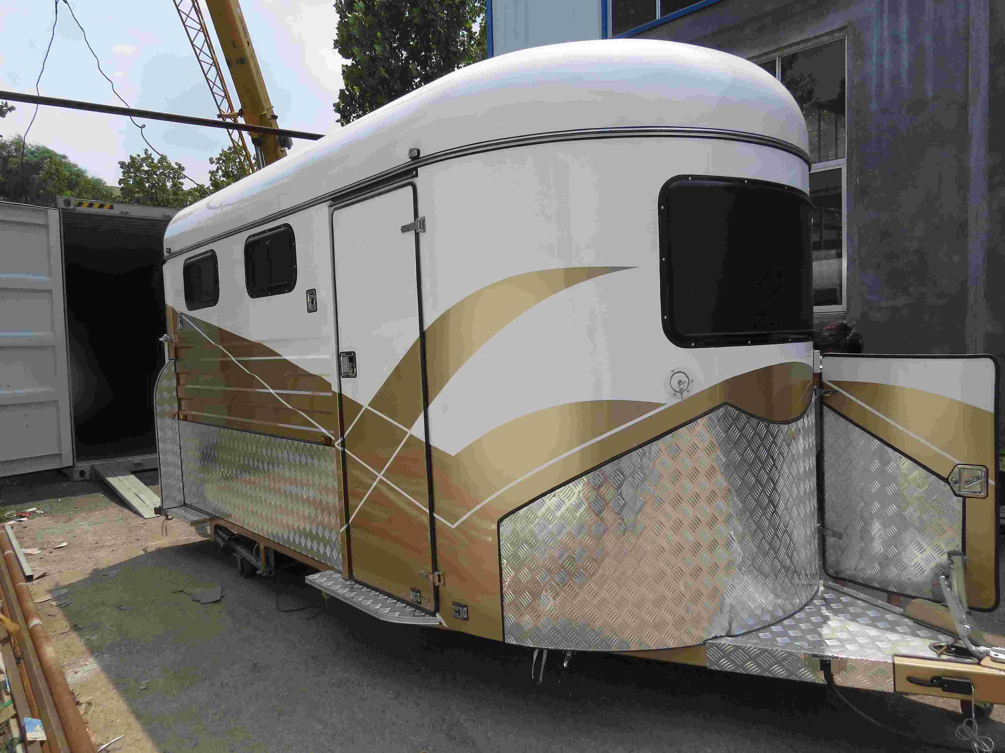 عوامة حصان من النوع الفاخر تتسع لحصانين