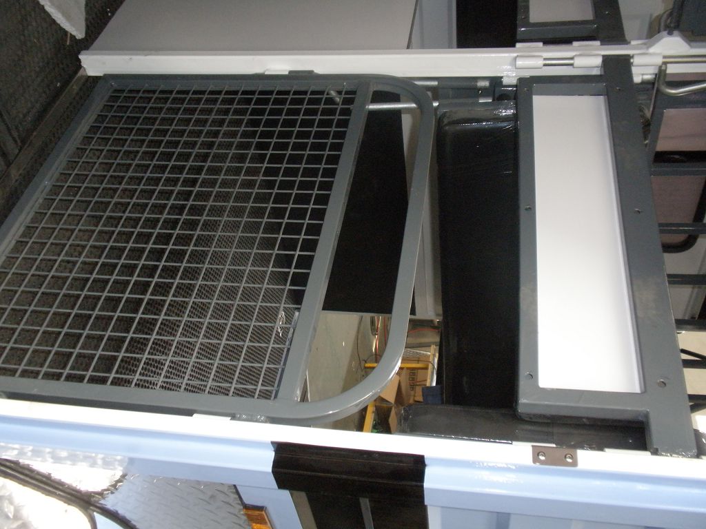 عوامة حصان من النوع الفاخر تتسع لحصانين