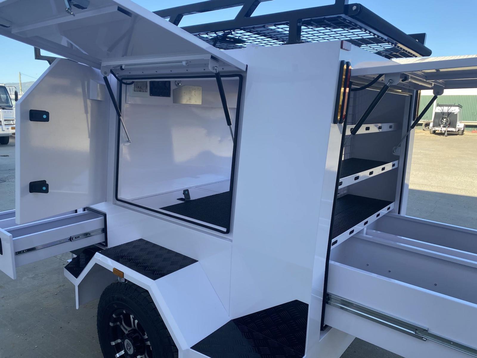 مقطورة تاجر كبيرة ذات محور واحد