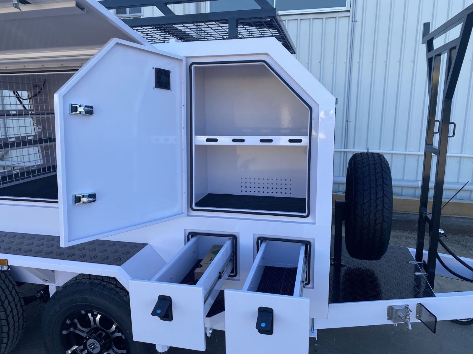 مقطورة تاجر ذات محاور مزدوجة كبيرة الحجم