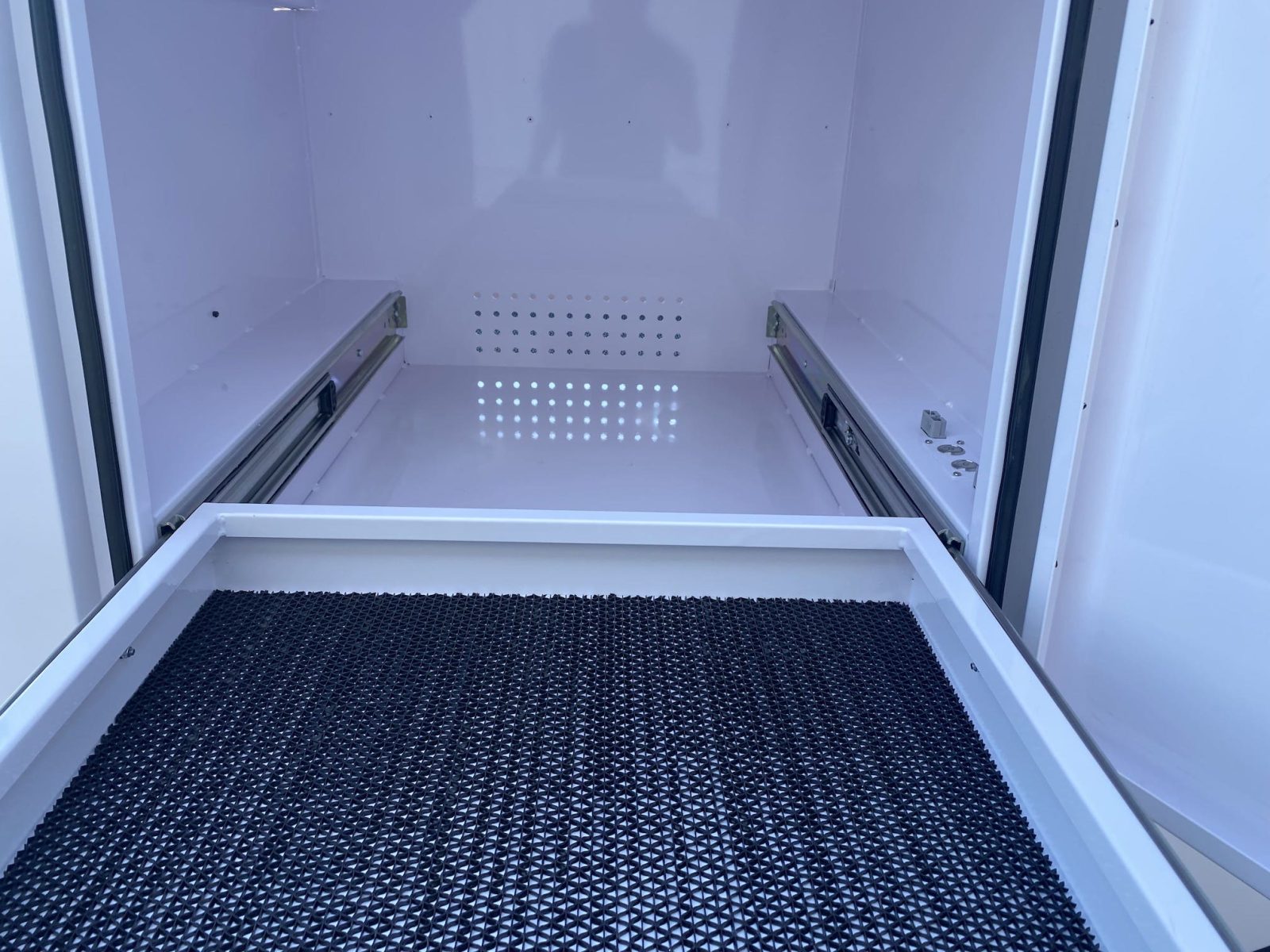 مقطورة تاجر كبيرة ذات محور واحد