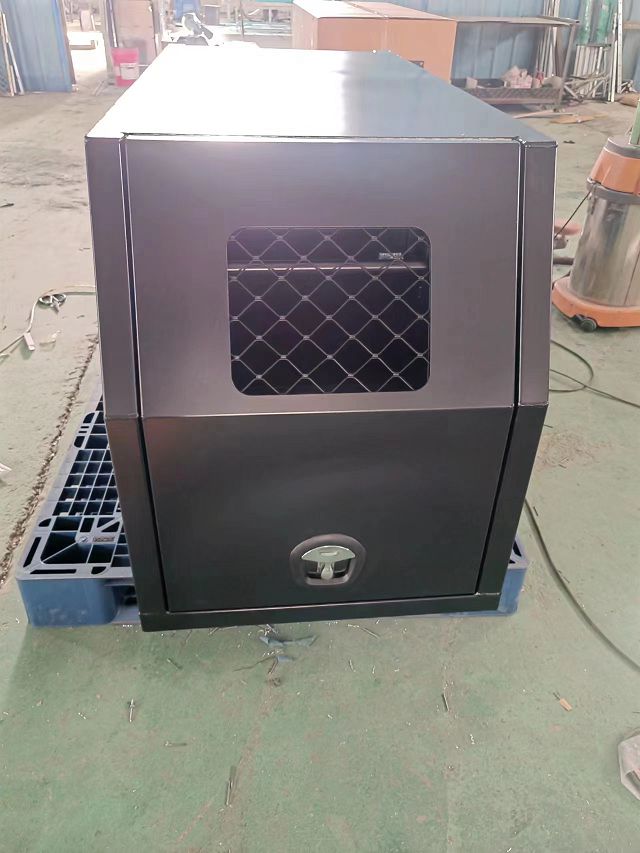 مظلة Ute مصنوعة من سبيكة سوداء مع صندوق للكلاب