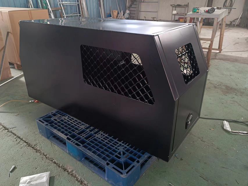 مظلة Ute مصنوعة من سبيكة سوداء مع صندوق للكلب