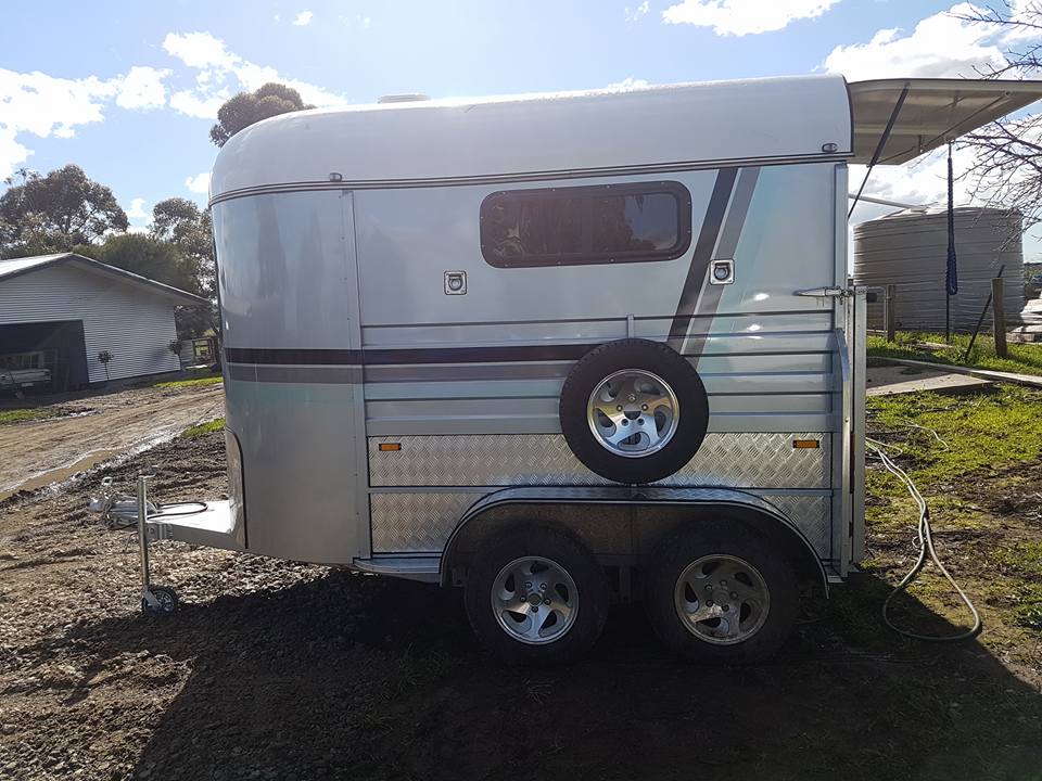 مقطورة حصان ذات تحميل زاوية من النوع القياسي 2 حصان