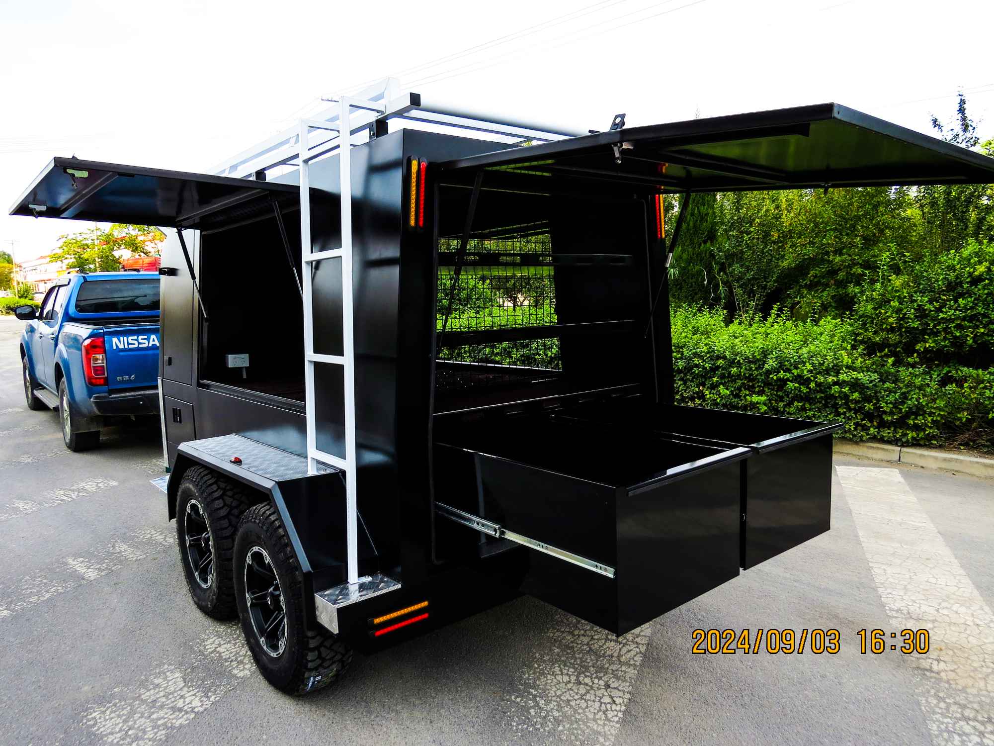 مقطورة تاجر ثنائية المحور