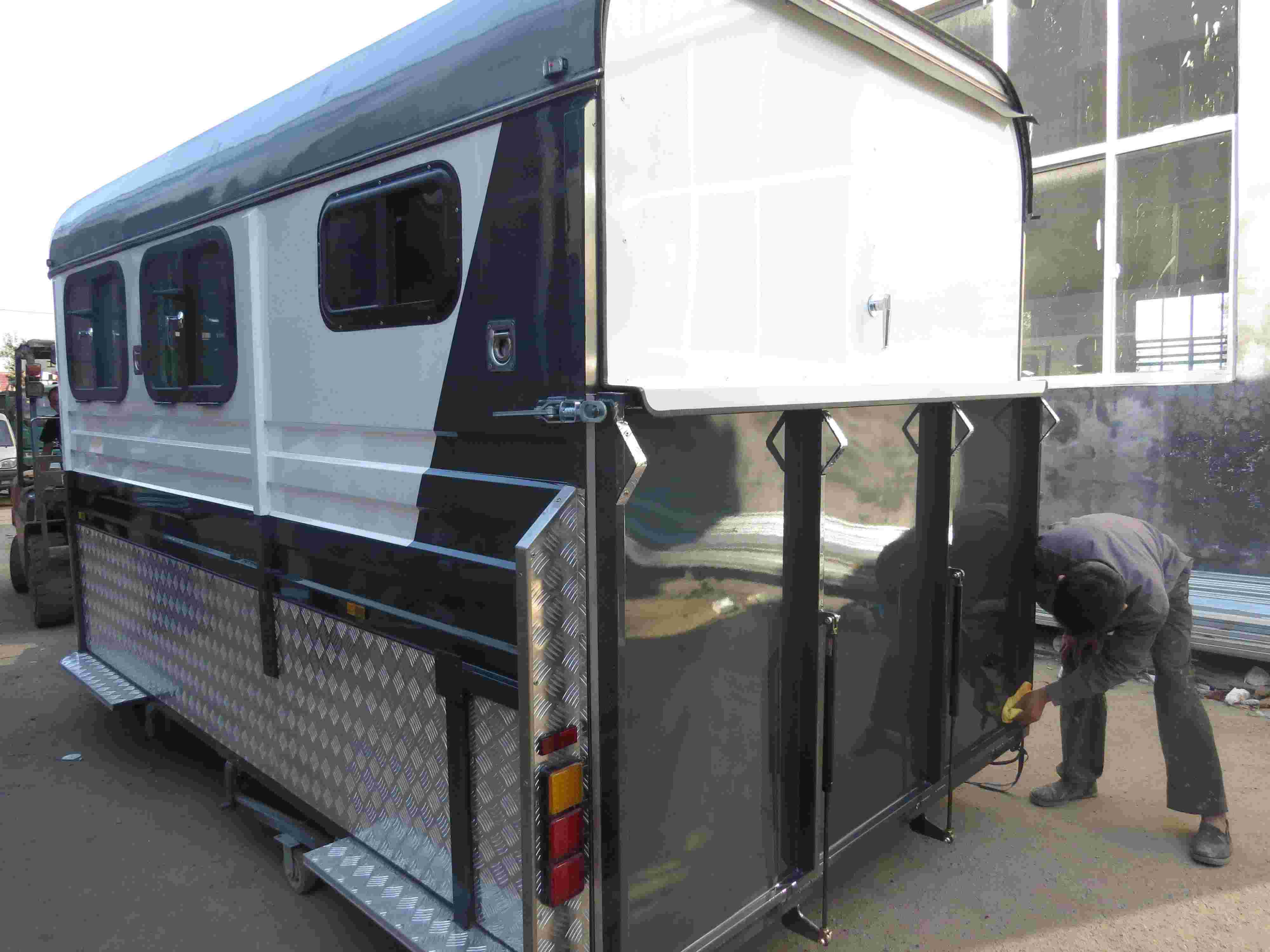 مقطورة حصان ذات تحميل زاوية من النوع القياسي 3 أحصنة