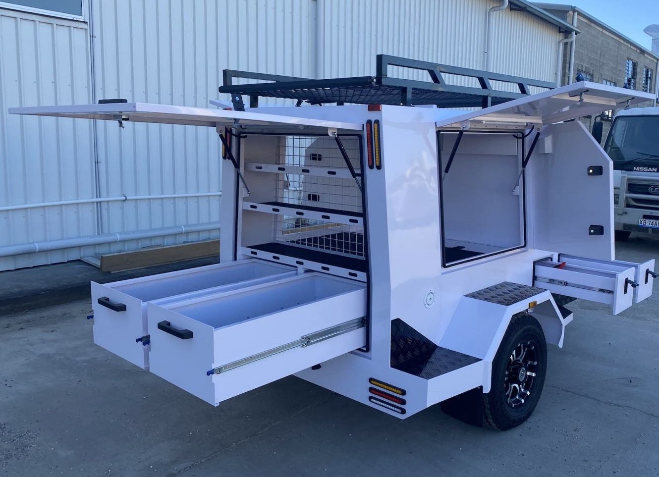 مقطورة Tradie كبيرة ذات محور واحد