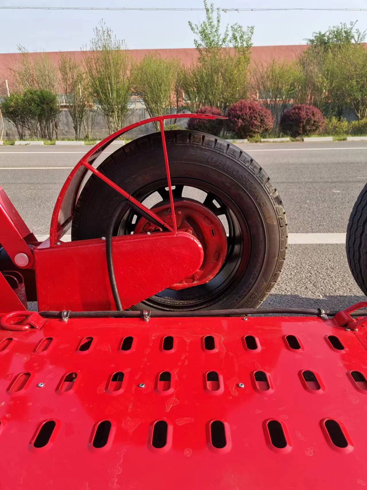 مقطورة ذات سطح منسدل