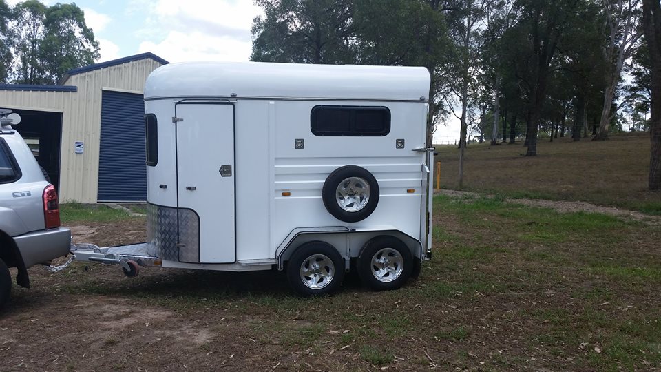 مقطورة حصان من النوع القياسي 2 حصان تحميل مستقيم مقطورة حصان من النوع القياسي 2 حصان تحميل مستقيم