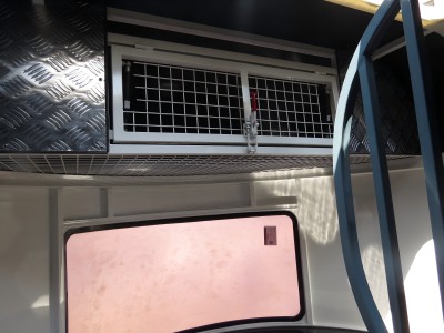 مقطورة حصان فاخرة من النوع 2 ذات حمولة مستقيمة مقطورة خيول فاخرة من النوع 2 ذات حمولة مستقيمة