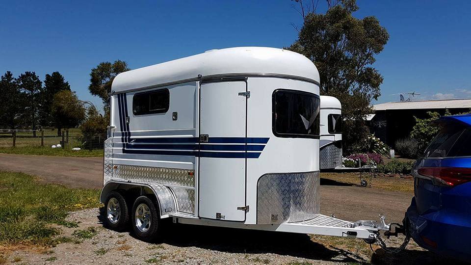 مقطورة حصان ذات تحميل زاوية من النوع القياسي 2 حصان مقطورة حصان ذات تحميل زاوية من النوع القياسي 2 حصان