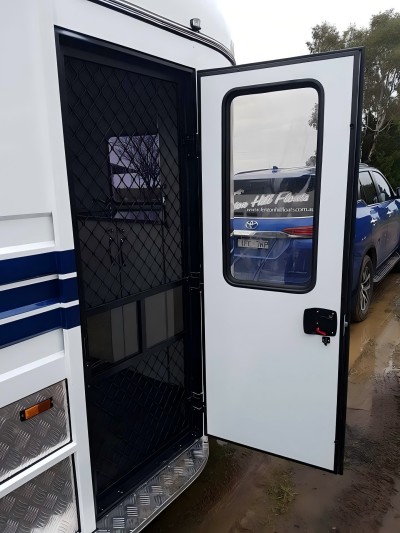 مقطورة حصان ذات تحميل زاوية من النوع القياسي 2 حصان مقطورة حصان ذات تحميل زاوية من النوع القياسي 2 حصان