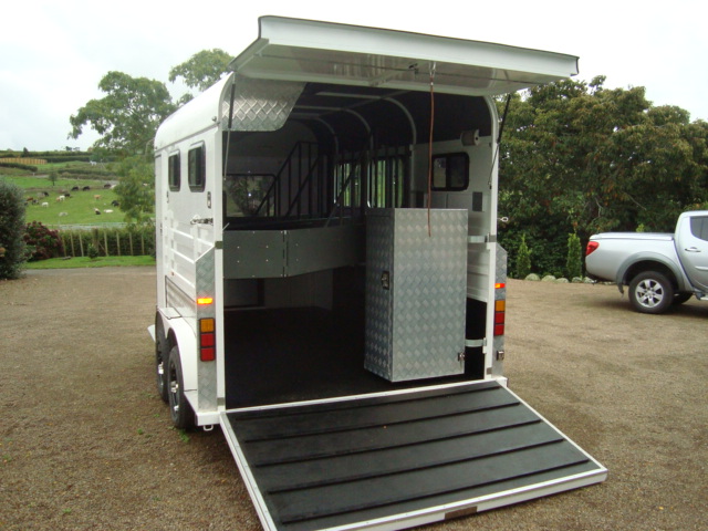 ديلوكس نوع 2 الخيول تحميل زاوية الحصان Trier ديلوكس نوع 2 الخيول تحميل زاوية الحصان Trier